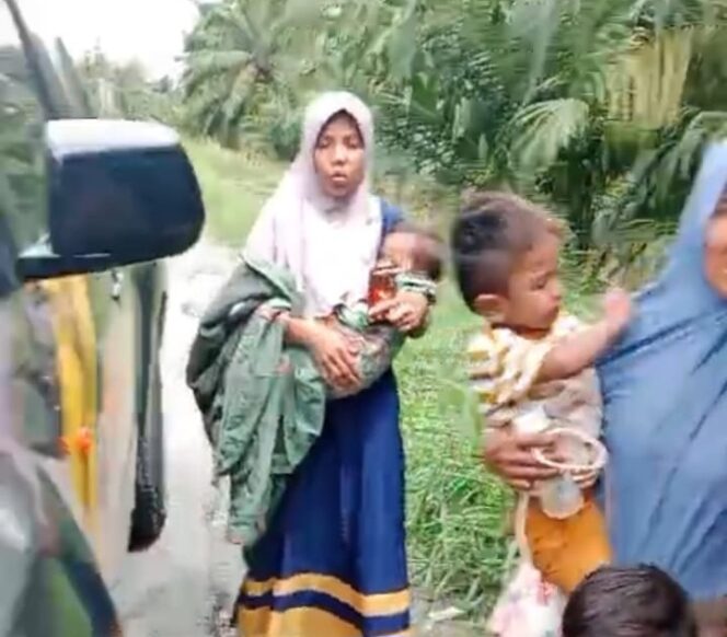 
 Aksi Kemanusiaan Sat Samapta: Antar Balita Sakit dengan Mobil Patroli