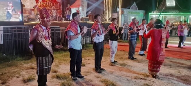 
 Polres Batu Bara Kawal Ketat PSBD VII, Ribuan Warga Nikmati Pertunjukan Etnis Karo dengan Aman