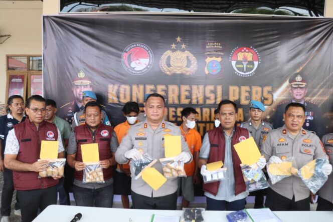 
 Polres Batu Bara Bongkar Jaringan Sabu 1 Kilogram, Tiga Pelaku Ditangkap