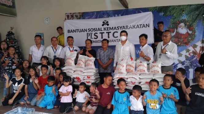 
 PT STTC Salurkan 4,5 Ton Beras Sambut Natal 2025 dan Tahun Baru 2026 di Siantar–Simalungun