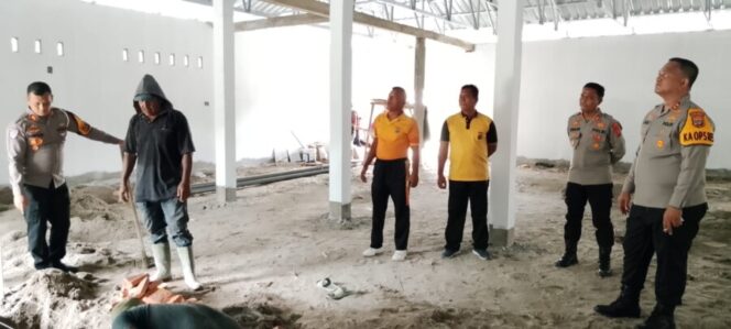 
 Kapolres Batu Bara Tinjau Hari ke-35 Pembangunan Gedung Dapur SPPG di Polsek Indrapura
