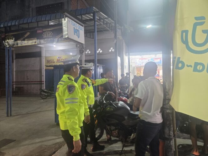 
 Satlantas Polres Batu Bara Pantau Arus Lalu Lintas H+3 Lebaran, Situasi Terpantau Lancar