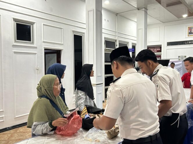 
 Hari Ketiga Lebaran, Lapas Labuhan Ruku Berikan Pelayanan Kunjungan Maksimal Bagi WBP