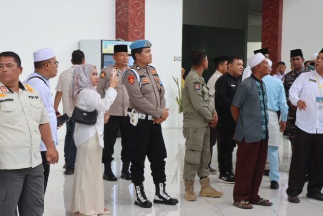 
 Polres Batu Bara Kawal Pemberangkatan 193 Jemaah Haji Kloter IV ke Tanah Suci