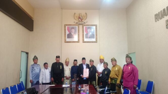 
 DPRD Batu Bara Bahas Perda Penguatan Lembaga Adat Melayu