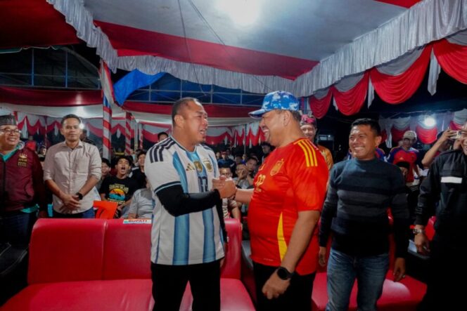 
 Bupati Batu Bara Nobar Final Piala Dunia 2026 Bersama Masyarakat