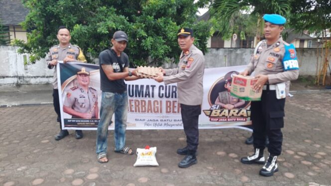 
 Jumat Berkah, Polsek Talawi Salurkan Bantuan Sembako kepada Kaum Dhuafa