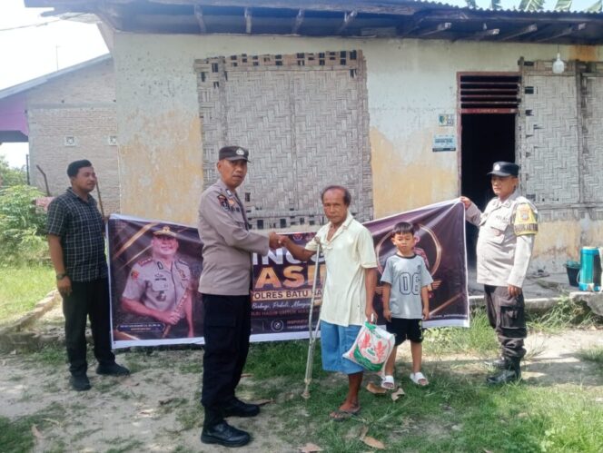 
 Polres Batu Bara Gelar Minggu Kasih, Salurkan Bantuan Sembako kepada Masyarakat di Sejumlah Wilayah