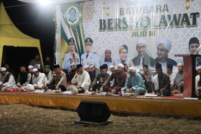 
 Batu Bara Bersholawat Jilid III Berlangsung Khidmat, Dihadiri Ratusan Masyarakat