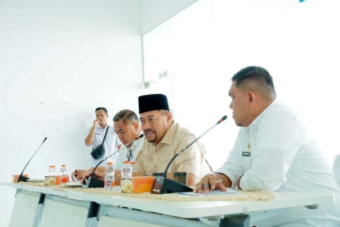 
 Komitmen Tingkatkan Pelayanan Kesehatan, Bupati Baharuddin Bertemu Dokter RSUD H. OK Arya Zulkarnain