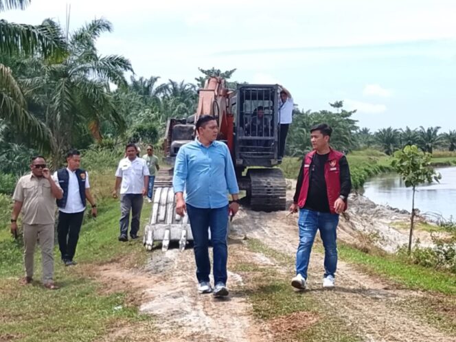 
 Satreskrim Polres Batu Bara Amankan Empat Orang dan Tiga Kendaraan Terkait Dugaan Galian Tanah Pasir Tanpa Izin