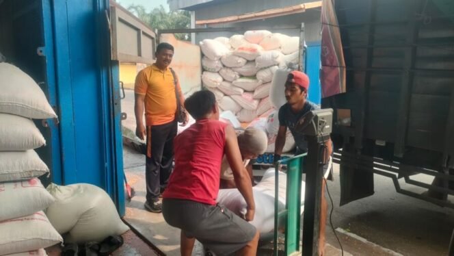
 Polres Batu Bara Kembali Distribusikan 10,143 Ton Jagung ke Bulog Asahan