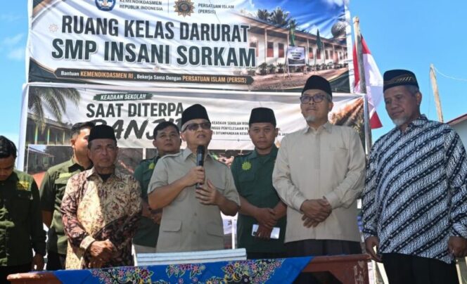 
 Kemendikdasmen RI bersama PP PERSIS meresmikan penggunaan ruang kelas darurat bagi sekolah yang terdampak bencana banjir di Kecamatan Sorkam, Kabupaten Tapanuli Tengah, Sumatera Utara. Rabu, 05/08/26