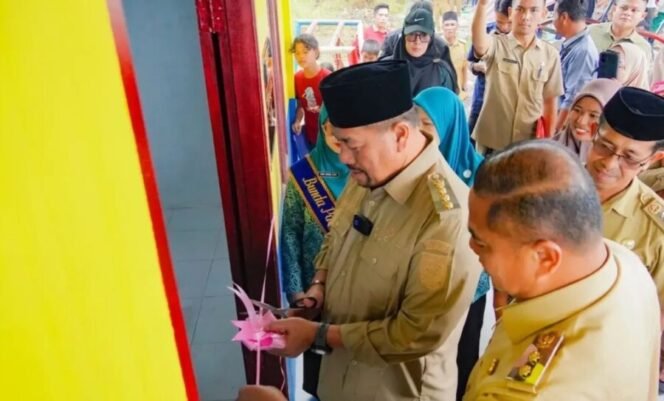 
 Berlayar di Kampung Lalang, Bupati Batu Bara Resmikan PAUD, Layani Warga dan Bantu Keluarga Nelayan