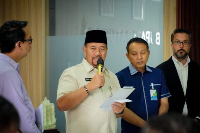 
 Bupati Batu Bara Serahkan Bantuan kepada Keluarga Korban Kebakaran PT EVYAP