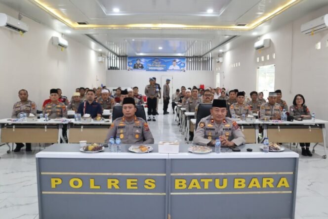 
 Polres Batu Bara Ikuti Pembinaan Rohani Bersama Kapolri dan Gus Baha Secara Virtual