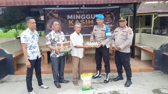 
 Minggu Kasih, Polres Batu Bara dan Jajaran Berbagi Sembako kepada Masyarakat