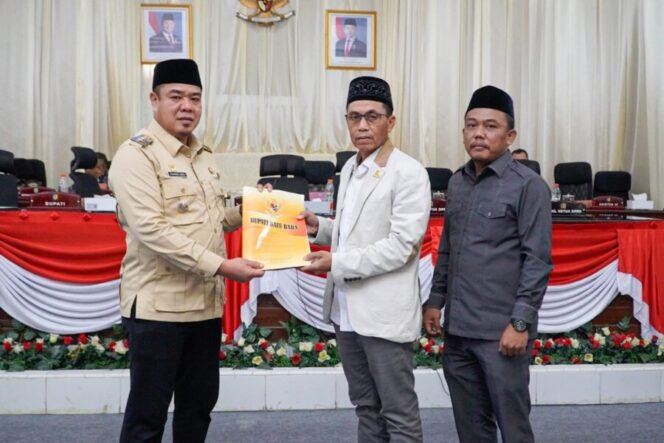 
 Wabup Syafrizal Sampaikan Tiga Ranperda dalam Rapat Paripurna DPRD Batu Bara