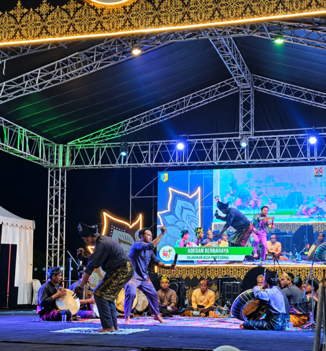 
 Warisan Leluhur di Panggung Batu Bara Bertanjak, Debus Kombang Bungo Curi Perhatian